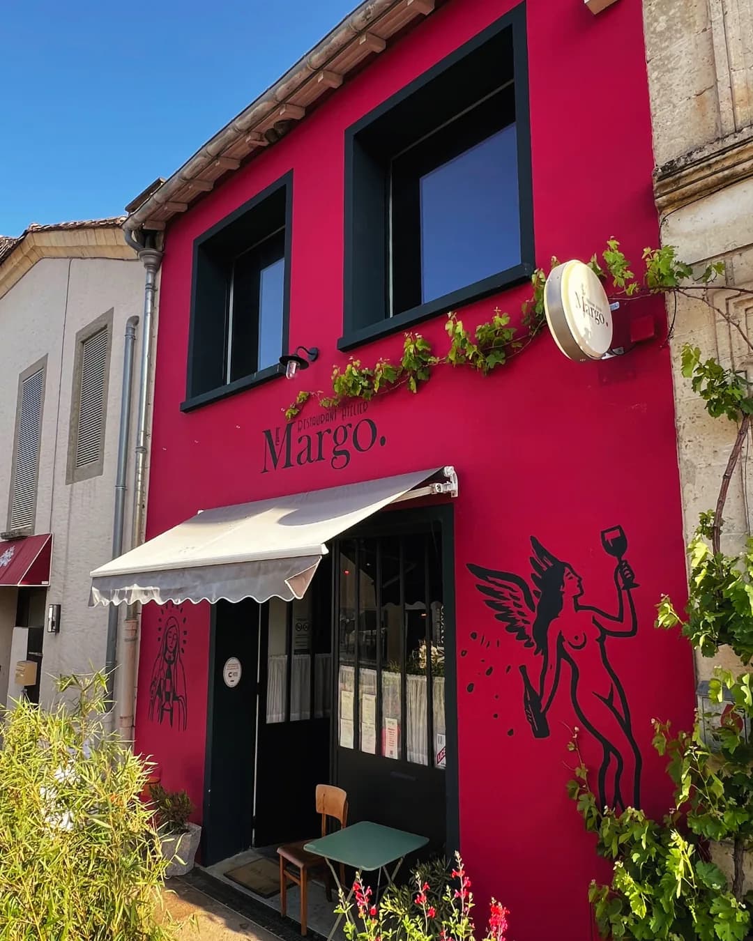 Façade du restaurant Le Margo peinte à la main par Antoine Publicité